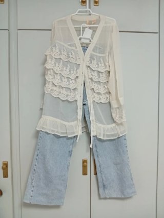 Conjunto Blusa encaje y Vaquero más camiseta