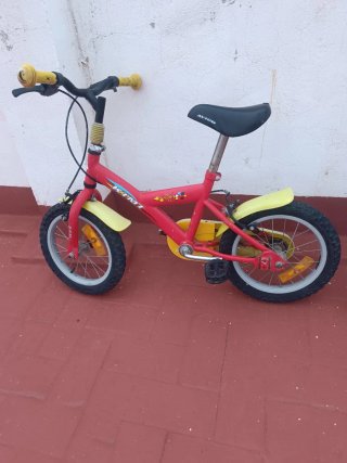 3 Bicicleta infantil roja y amarilla y blanca