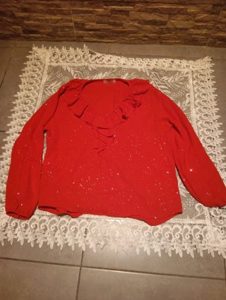 Blusa Roja con Volantes