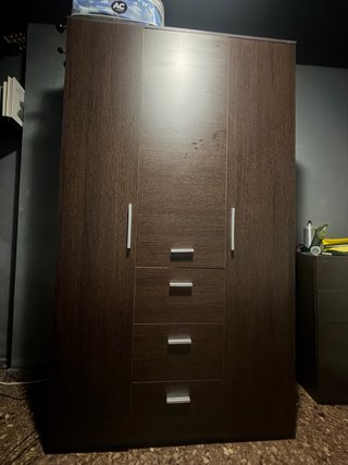 Conjunto de Dormitorio: Armario, Cómoda y Mesita