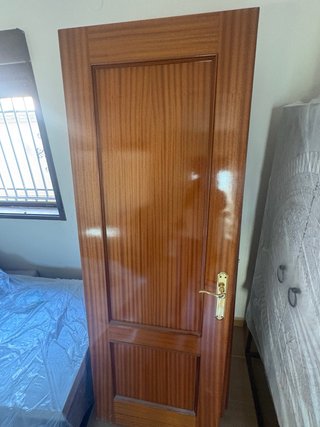 Puerta de paso de madera