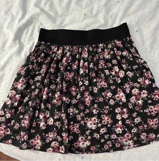 Falda Corta Estampado Floral.
