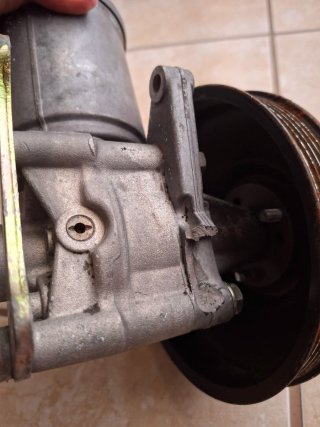 Bomba de Direção Mercedes-Benz (com avaria)