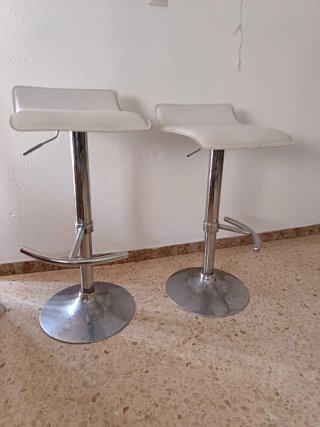3 Taburetes Altos bajan y suben de Bar ,