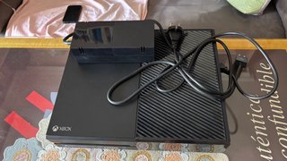 Xbox One con 3 mandos y 4 juegos