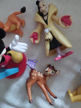 lote figuras y muñecos disney mickey cruella bambi