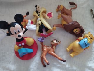 lote figuras y muñecos disney mickey cruella bambi