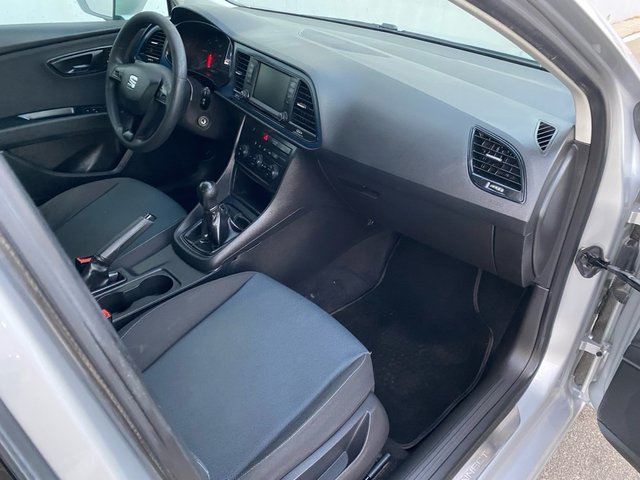 SEAT Leon 2017 modelo connect full impecable