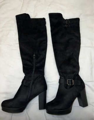 Botas altas negras con tacón