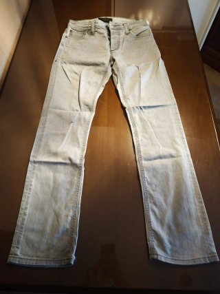Pantalón gris