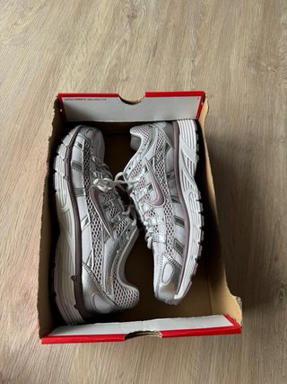 Nike P6000 Plata, Blanco y burdeos