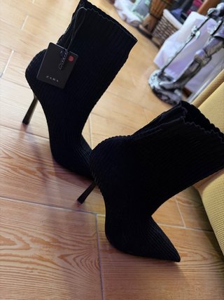 Botines de tacón Zara negros