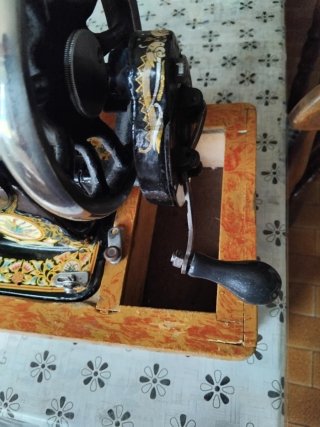 Máquina de coser antigua Naliobal