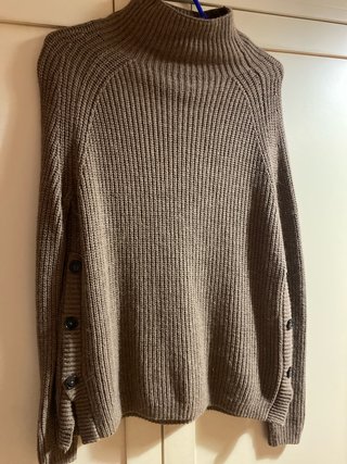 Jersey H&M cuello alto con botones