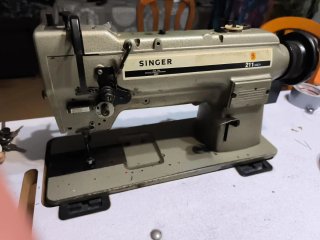 Máquina de Coser Industrial Singer 211