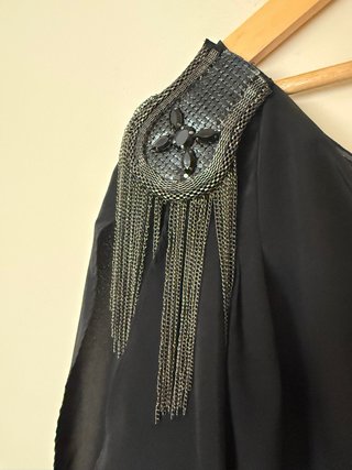 Vestido fiesta negro asimétrico