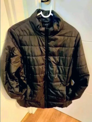 Chaqueta negra, acolchada mujer.