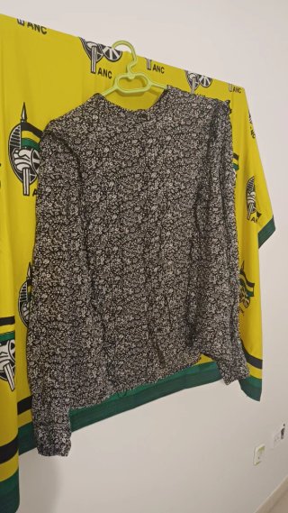 Blusa con bolantes