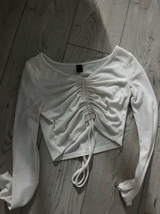 Top blanco fruncido manga larga