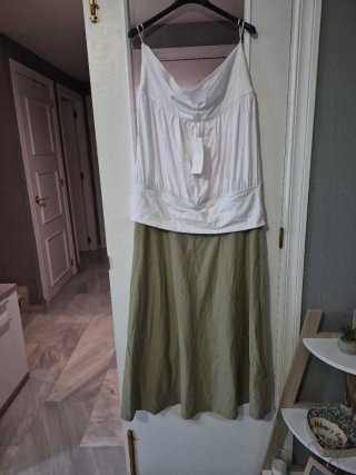 Vestido bicolor blanco y verde oliva