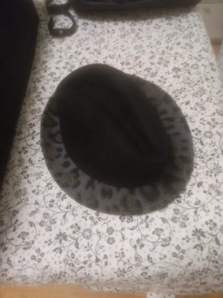 Sombrero de Mujer Negro con borde estampado felino