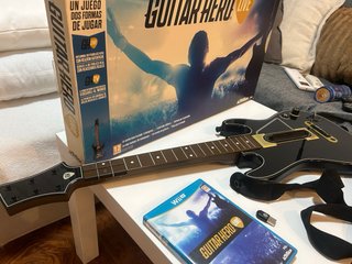 Guitar Hero Live Wii U + Guitarra