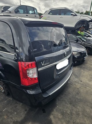 Lancia Voyager  2012 Chrysler Voyager en despiece