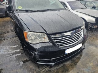 Lancia Voyager  2012 Chrysler Voyager en despiece