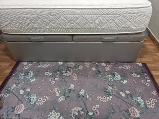 Cama y colchón gris/blanco casi nuevo