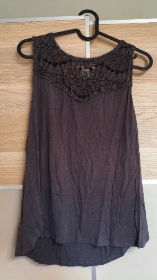 Camiseta H&M con encaje marrón