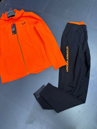 Conjunto deportivo Under Armour naranja y negro