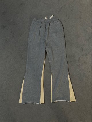 Calça Hellstar cinza com detalhes