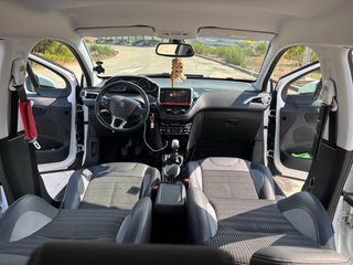 Peugeot 2008 ano 2018 1.2 gasolina 130 caballos