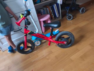 Bicicleta de equilibrio Btwin roja