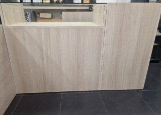 Mostrador de 2 módulos en madera y cristal