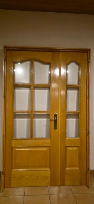 Puerta Doble de Roble con Cristales