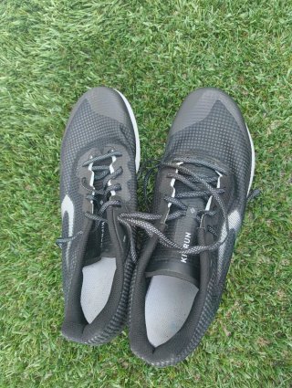 Zapatos de clavos KIFRU negros y blancos