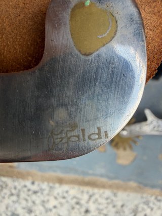 Espuelas de cuero y metal