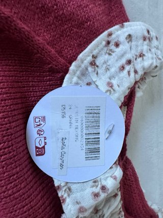 Vestido y cubrepañal para bebé