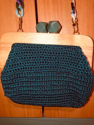 Bolso de Crochet con Estructura de Madera