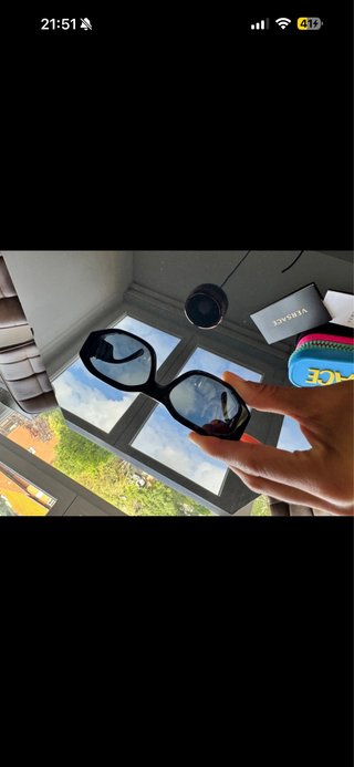 Gafas de sol Versace negras y doradas