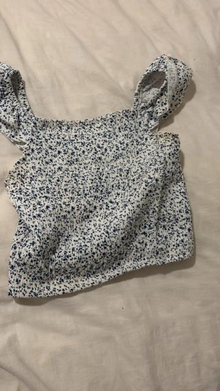 Top floral blanco y azul Talla S