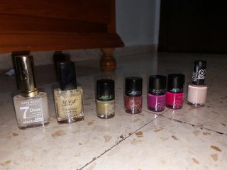 Pintauñas Rimmel Beige y Dorado