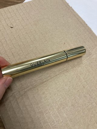 Guerlain noir G. No negociable