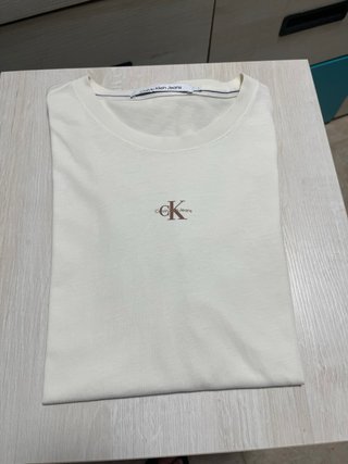 Camiseta Calvin Klein Jeans Beige