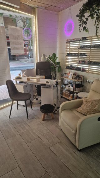 Alquiler espacio manicurista