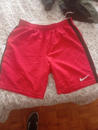 Pantalón corto deportivo Nike rojo