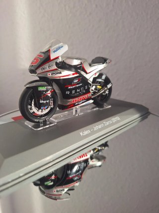 Moto a escala 1:18 Kalex Johann Zarco 2015