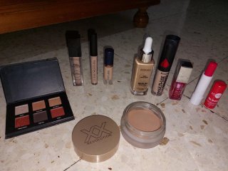 Lote Maquillaje Revuel: Base, Corrector, Sombras