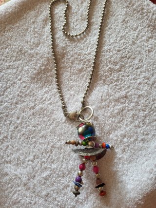 Collar de muñeco artesanal
